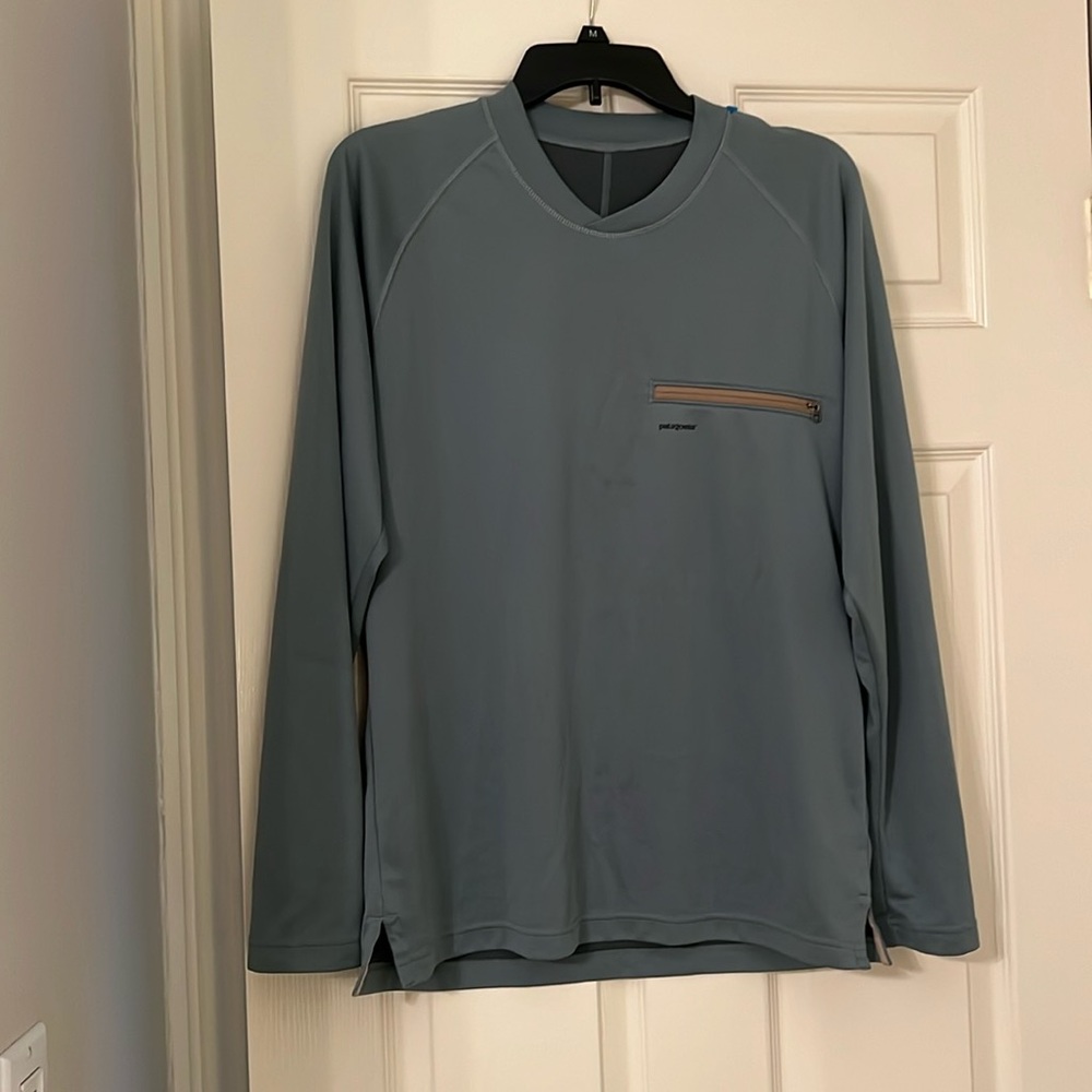 Patagonia vneck sleeve with lined pocket